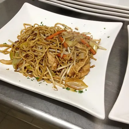 Отель Yumi Sushi-steaks & Friends 3*