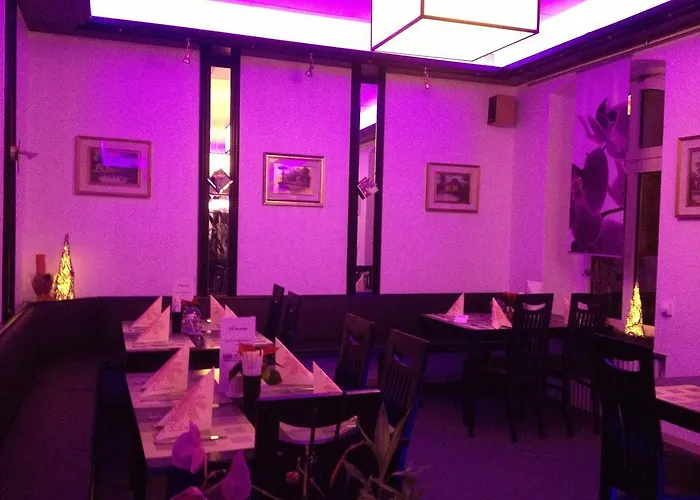 Yumi Sushi-steaks & Friends מלון