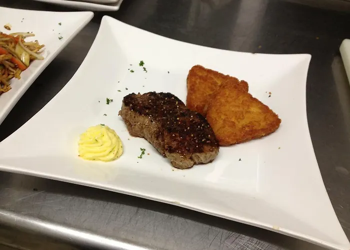 Yumi Sushi-steaks & Friends מלון 3*