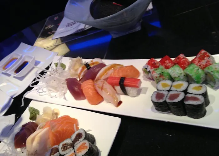 Yumi Sushi-steaks & Friends מלון 3*