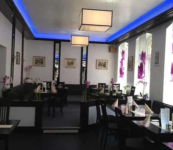 Yumi Sushi-steaks & Friends מלון