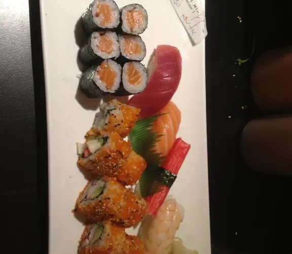 Yumi Sushi-steaks & Friends מלון