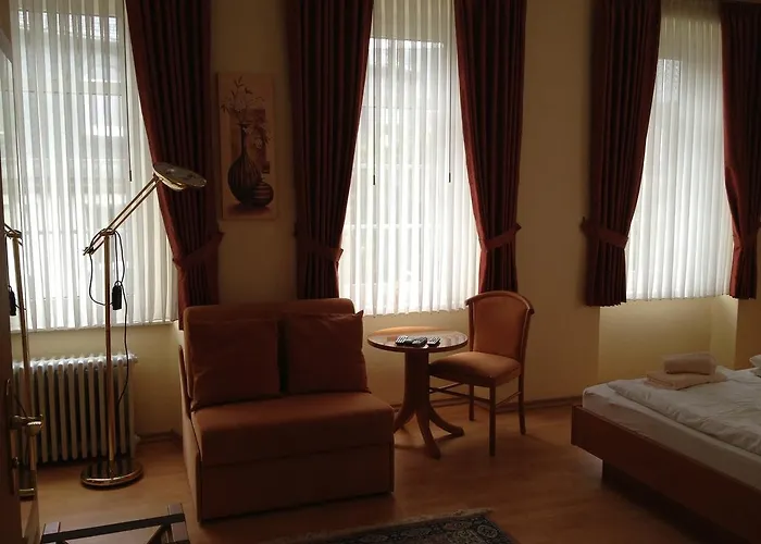 Yumi Sushi-steaks & Friends מלון 3*